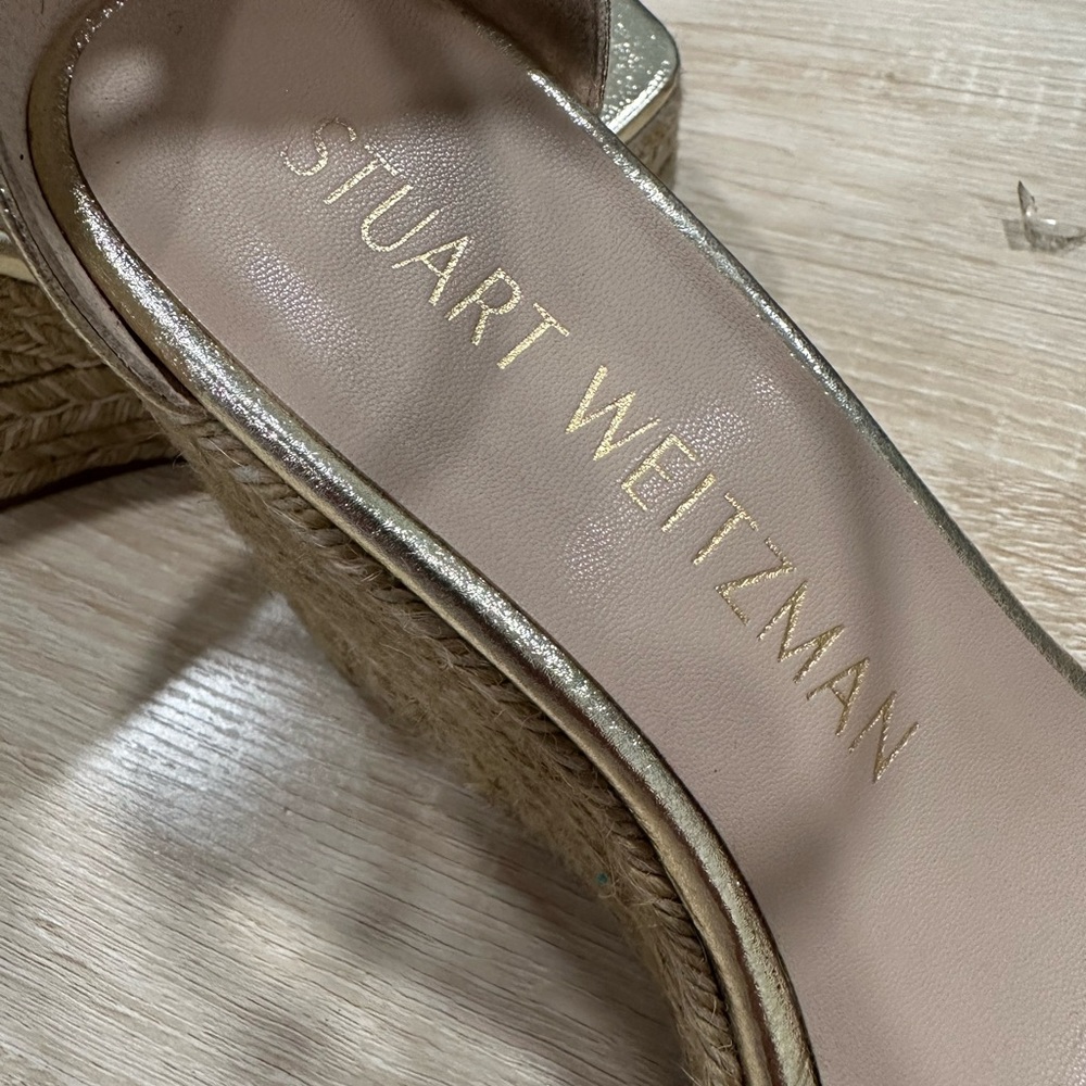 Stuart Weitzman Gold Wedge Sandals - Picture 4 of 16